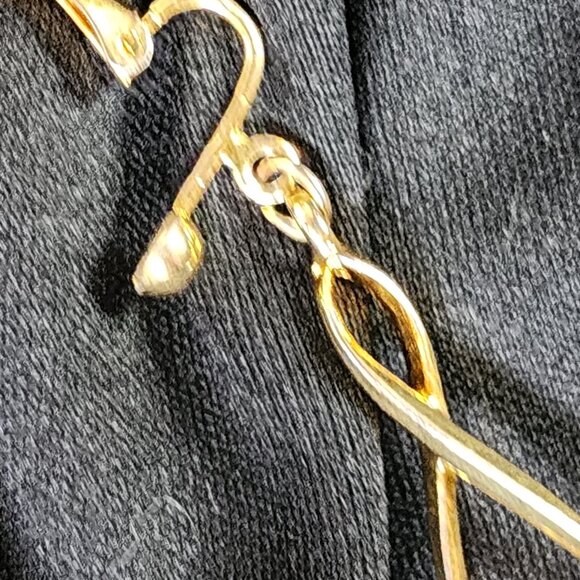 Avon Gold Tone Faux Opal Dangle Drop Figure Eight Vintage Magnet Clip On Earring - Picture 15 of 16